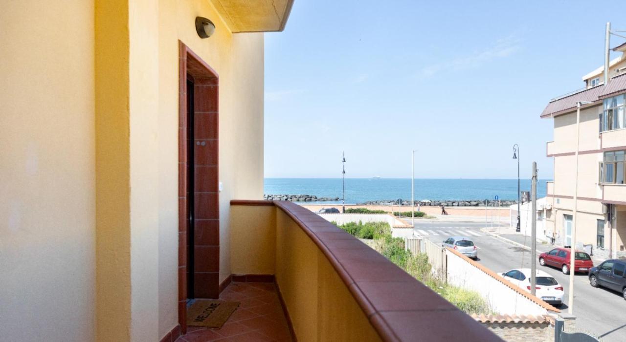 Waterfront House Fiumicino Apartment Exterior photo